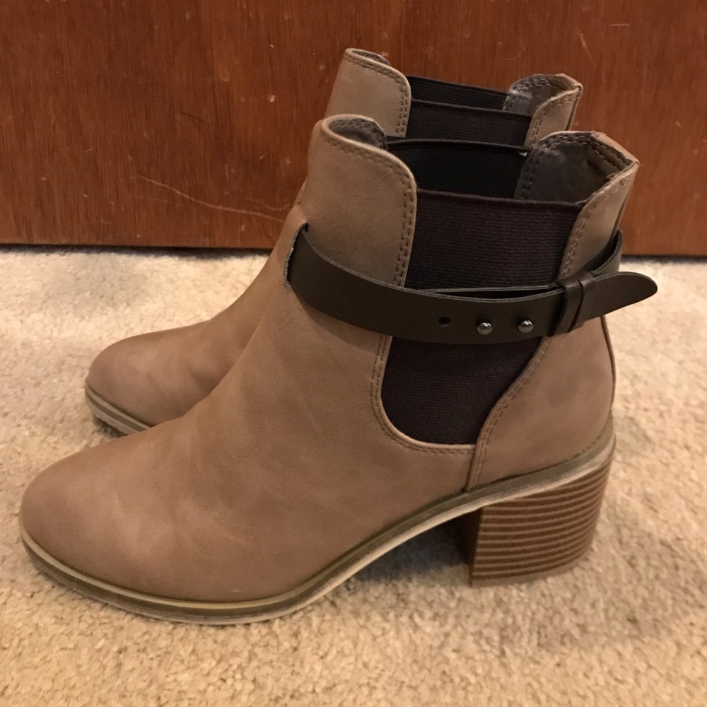 Women’s size 6 ankle boots
